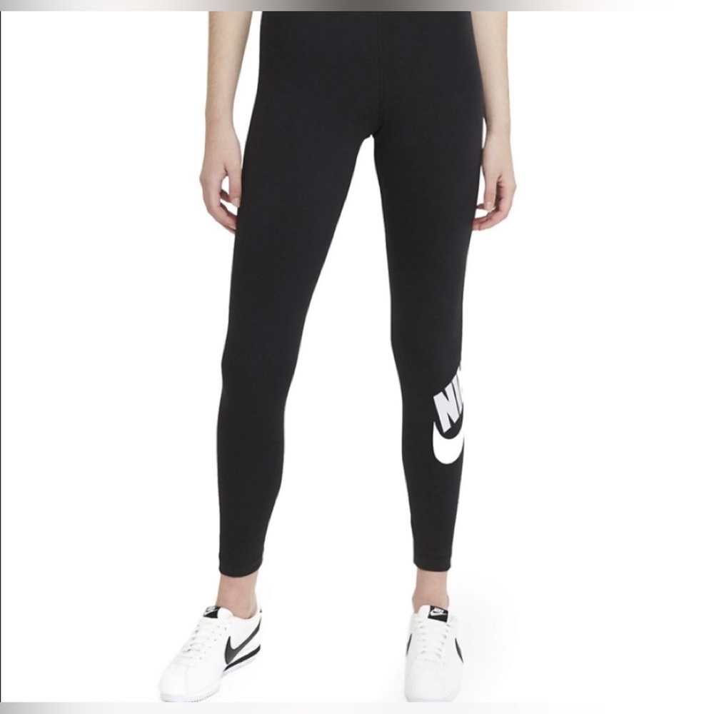 Nike Sportswear Essential High-Waisted Leggings